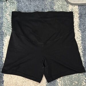 Old Navy Black High-Waist Maternity Stretch Shorts